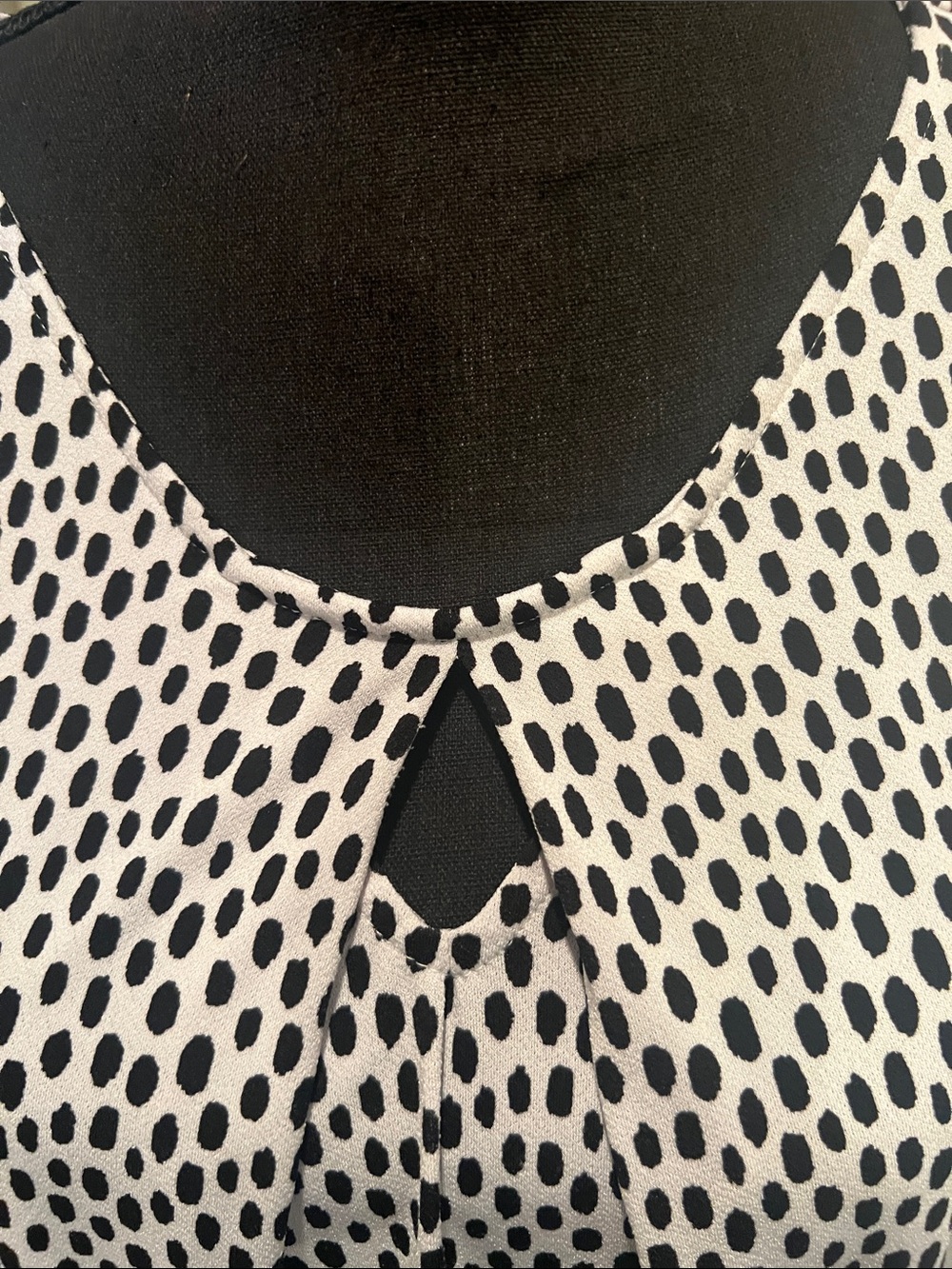 41 Hawthorn Black and White Sleeveless Dot Keyhole Tunic - Picture 4 of 8